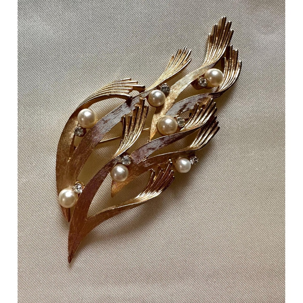 Vintage Trifari Brush‎ Gold Pearls Rhinestones Seaweed Brooch